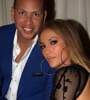 Такие счастливые: Дженнифер Лопес поделилась нежным фото с Алексом Родригесом