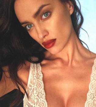 Пока любимый с дочерью дома: Ирина Шейк отрывается в Москве с подругами