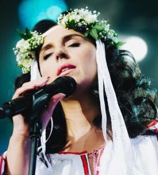 Архивные фото и теплые слова: как звезды поздравили Украину с Днем Независимости