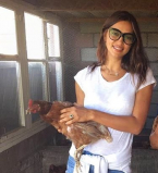 Каникулы у бабушки: Ирина Шейк засыпала сеть снимками с деревни