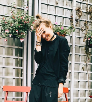 В бикини и под душем: Ксения Собчак станцевала эротический танец