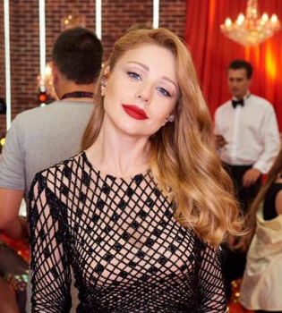 Тина Кароль появилась в эфире "Танці з зірками" в облегающем платье в сетку