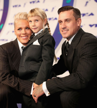 Пинк поддержала дочь