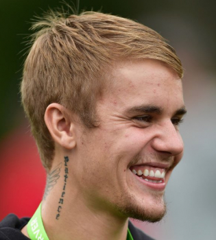 Крупным планом: Джастин Бибер опубликовал сразу несколько селфи