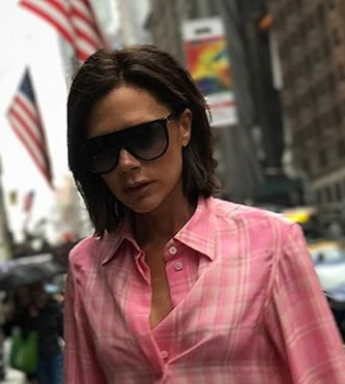 Вся в розовом: Виктория Бекхэм удивила поклонников ярким нарядом