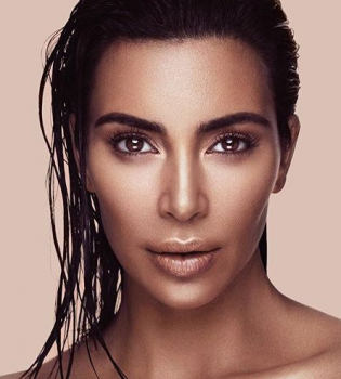 Какое тело: Ким Кардашьян вновь вернулась к откровенным снимкам