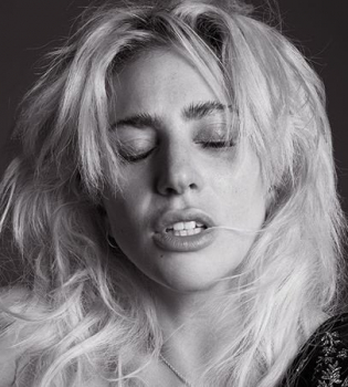 Леди Гага шокировала поклонников внешним видом на обложке глянца