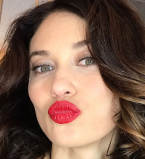 Молодая мама Ольга Куриленко восхитила снимком топлес