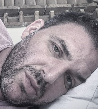 Что случилось с мужем Ксении Собчак? В сети обсуждают резкое похудение Максима Виторгана