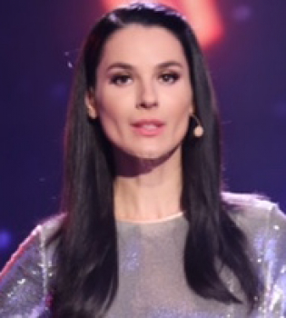 Как волшебница: Маша Ефросинина удивила &laquo;магическим&raquo; платьем в своем новом шоу