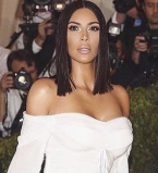 Голая на дереве: Ким Кардашьян взорвала сеть сверхоткровенным фото