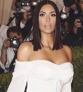 Голая на дереве: Ким Кардашьян взорвала сеть сверхоткровенным фото