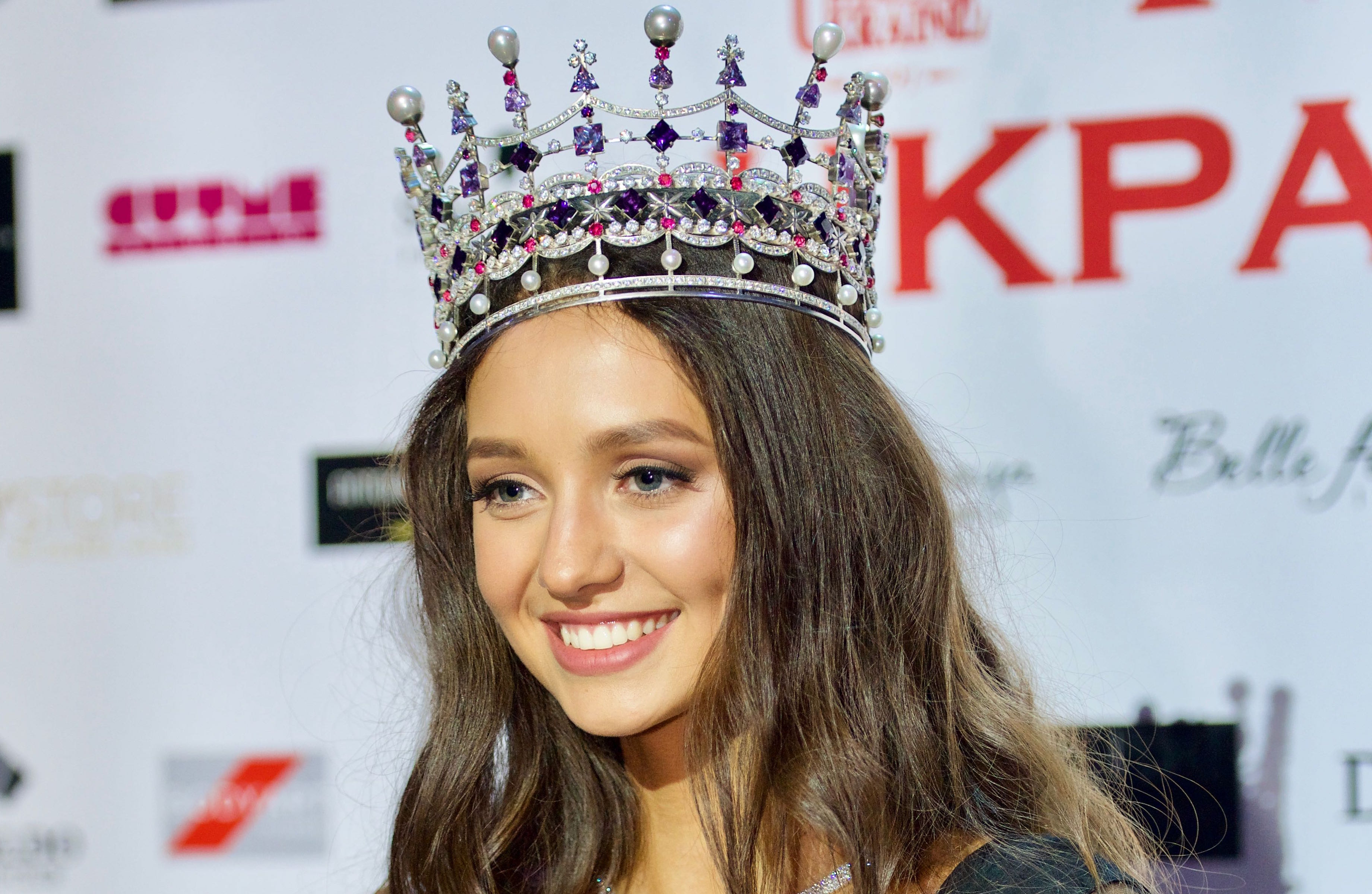 Роскошная корона и голливудская улыбка: в Киеве выбрали Мисс Украина-2017