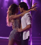 Что скажет муж? Надя Дорофеева тренируется сразу с двумя мужчинами