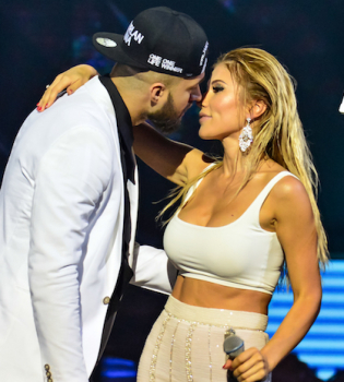 Какая страсть! Тамерлан и Алена Омаргалиева поцеловались прям на сцене