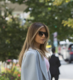 Скромный наряд: в чем Мелания Трамп пришла на церковную службу