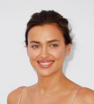 Невероятно трогательно: в сеть попали первые фото Ирины Шейк с дочерью