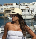 Греческие каникулы: Ева Лонгория поделилась яркими фото с отдыха