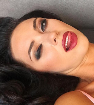 Страсти в душе: Вика из Неангелов позирует совершенно голой в ванной