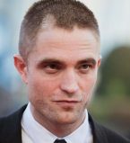 Как вампир: Роберт Паттинсон шокировал болезненной худобой