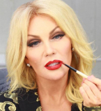 52-летняя Таисия Повалий вышла в свет в полупрозрачном платье