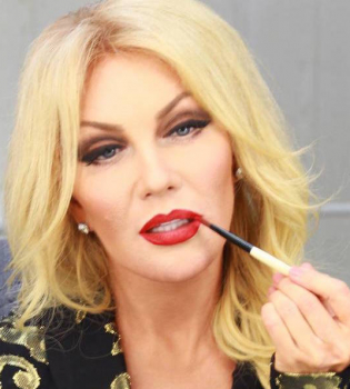 52-летняя Таисия Повалий вышла в свет в полупрозрачном платье