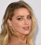 Горячая штучка: Эмбер Херд опубликовала фото топлес