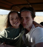 Взрослая и такая милая: Бруклин Бекхэм опубликовал новое фото сестрички Харпер