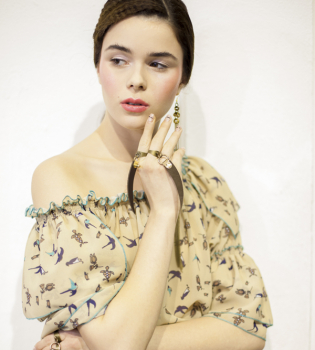 Женственность, яркость и динамика форм в коллекции весна-лето 2018 от Serebrova