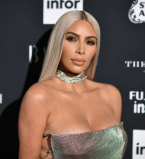 Женщина-бриллиант: Ким Кардашьян покорила публику сияющим нарядом