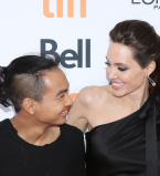 Сын Анджелины Джоли рассказал о маме: &quot;Она - это чудо&quot;