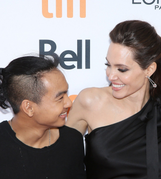 Сын Анджелины Джоли рассказал о маме: "Она - это чудо"