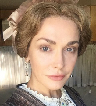 Барышня-дворянка: Ольга Сумская блистает в новом образе