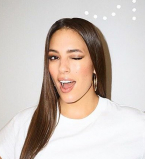 Нечего стесняться: Эшли Грэм прошлась по улицам города в нижнем белье