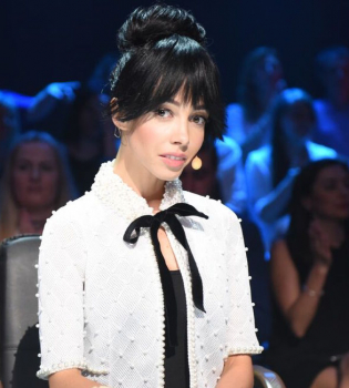 Строгая изысканность: судья шоу Танці з зірками восхитила элегантным нарядом