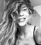 По плечи: Регина Тодоренко экспериментирует с прической