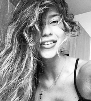 По плечи: Регина Тодоренко экспериментирует с прической