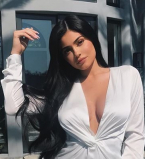 Кайли Дженнер взорвала сеть фотографией в откровенном нижнем белье