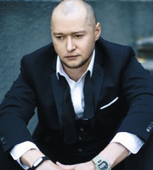 Андрей Хлывнюк в фотосессии для Viva!