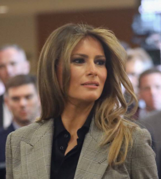 Леди-стиль: Мелания Трамп вышла в свет в брючном костюме