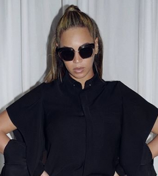 Total black от Бейонсе: поп-дива похвасталась новым стильным нарядом