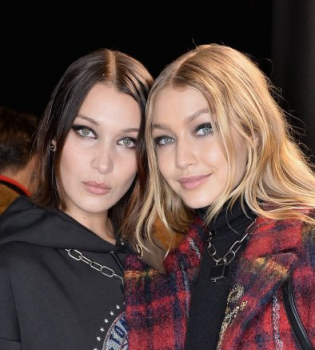 Семейный бизнес: Джиджи Хадид, Белла Хадид и Анвар Хадид приняли участие в модном показе