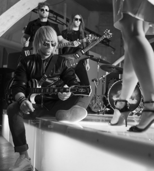 Олег Винник удивил сменой имиджа