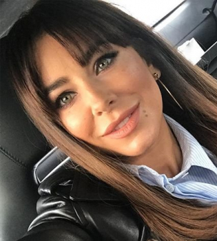 Итальянские каникулы: Ани Лорак позирует с малышкой дочерью