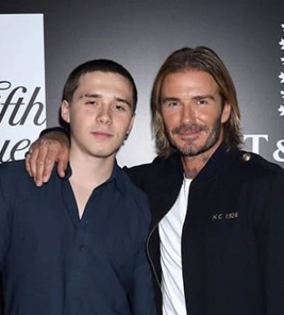 Дэвид Бекхэм растрогал поклонников постом о сыне Бруклине: "Я очень скучаю"