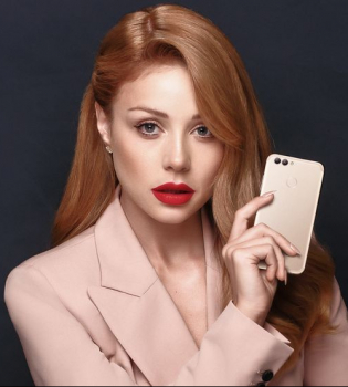 Тина Кароль стала лицом Huawei в Украине