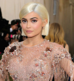 20-летняя Кайли Дженнер беременна первенцем - СМИ