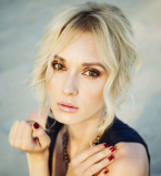 Смело: звезда Х-Фактора Аида Николайчук разделась и показала стройное тело