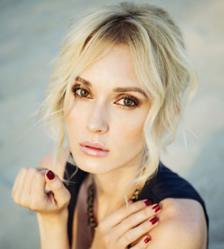 Смело: звезда Х-Фактора Аида Николайчук разделась и показала стройное тело