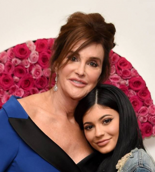 Кейтлин Дженнер подтвердила беременность дочери Кайли